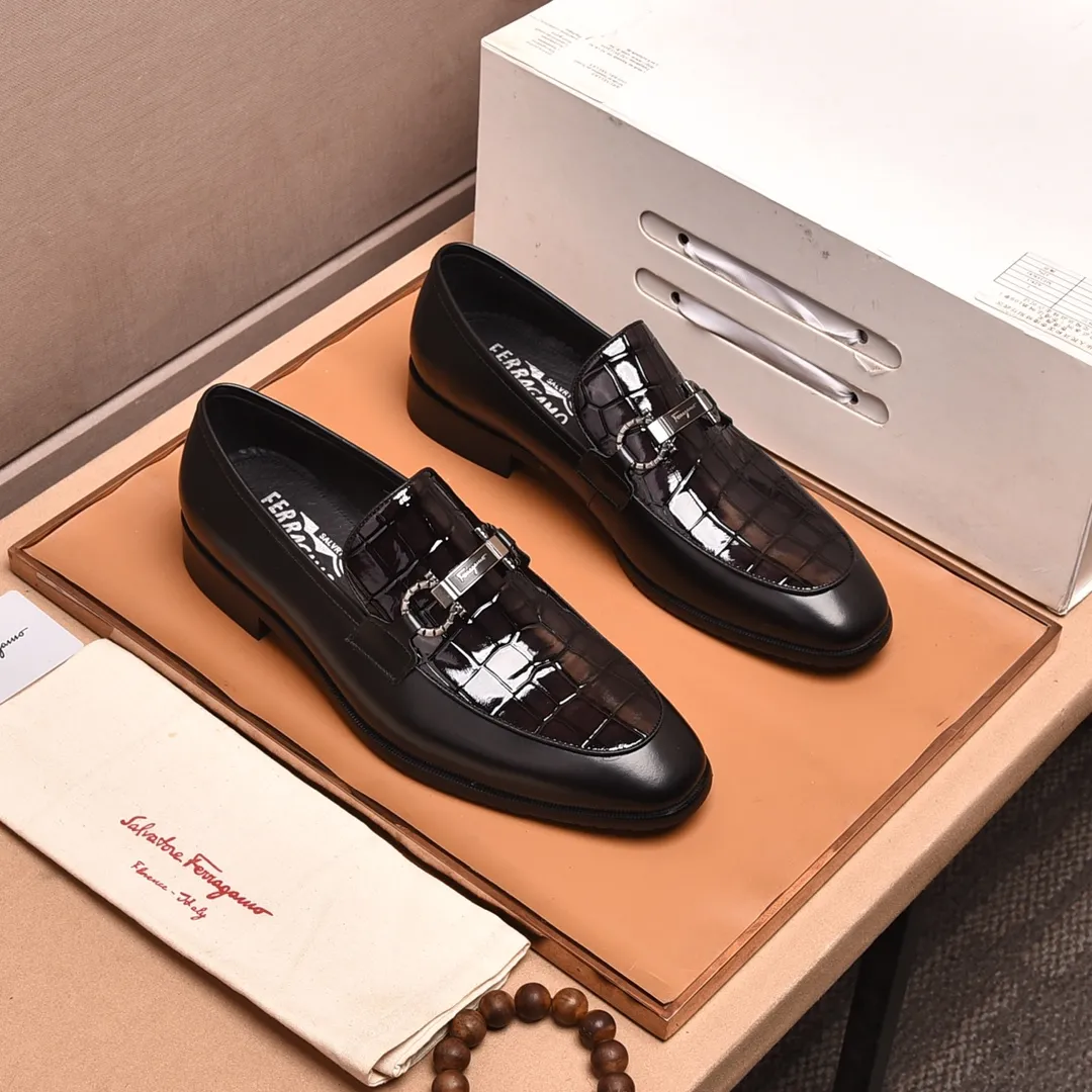 Men's shoes 💰540📛📛(water-dyed cowhide) Salvatore Ferragamo high-end (Salvatore Ferragamo) is the world's top luxury footwear brand. It comes from the fashion kingdom of Italy and is famous all over the world for its traditional handmade design and novel styles...🚶🏻🚶🏻New suit shoes are available simultaneously at the counter. This model is purely handmade. The fabric is imported from Italy's original first-layer cowhide. Soft water-dyed cowhide lining. Original authentic outsole🌀🌀Size: 38➖44